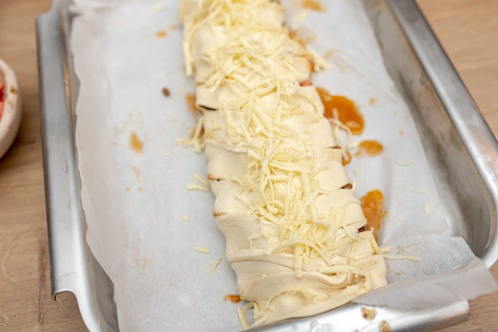 Learn how to make a mouthwatering taco braid with our easy step-by-step instructions. Perfect for a family dinner or party appetizer.